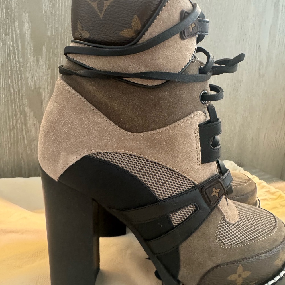 Louis Vuitton Women's Star trail monogram ankle boots size 37 - Picture 3 of 9